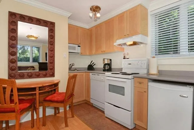 Kitsilano Garden Suites