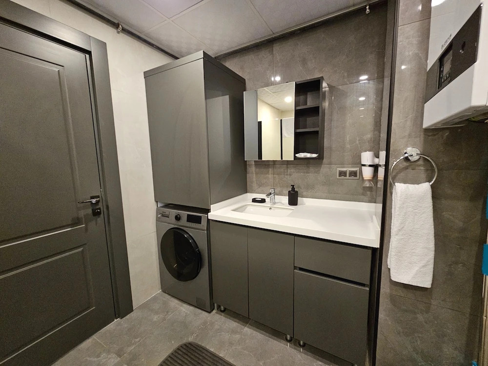 Professionally Maintained Spacious New Suites 2-1
