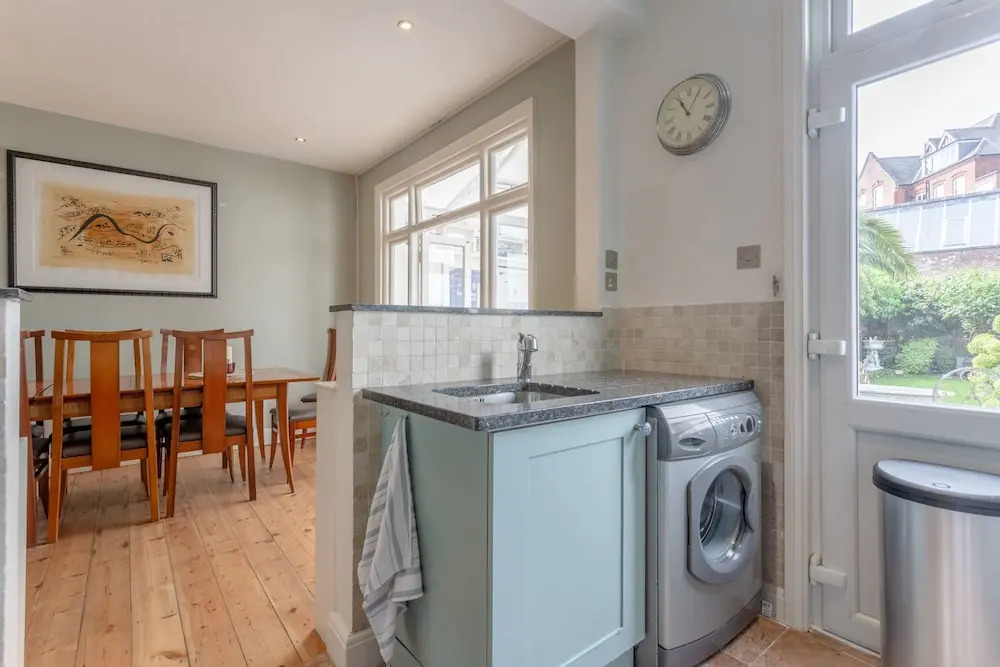 3 Bedroom Family House With Garden