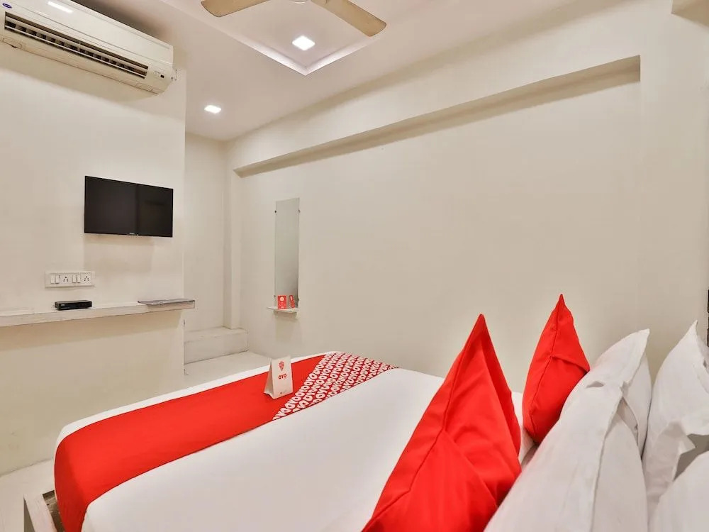 OYO 13598 Chandra Villas