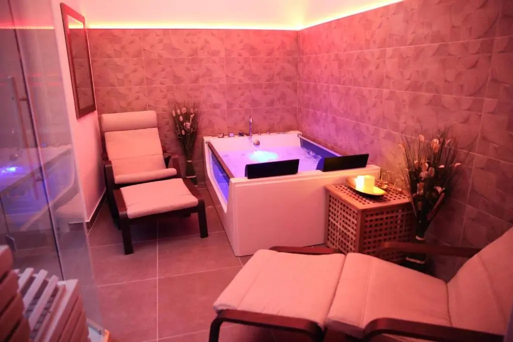 Villa mit Whirlpool für 32 Per