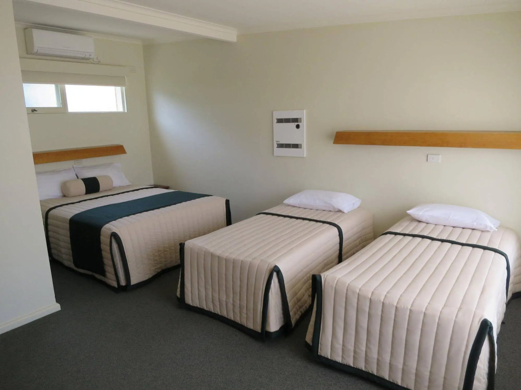 Shifting Sands Motel