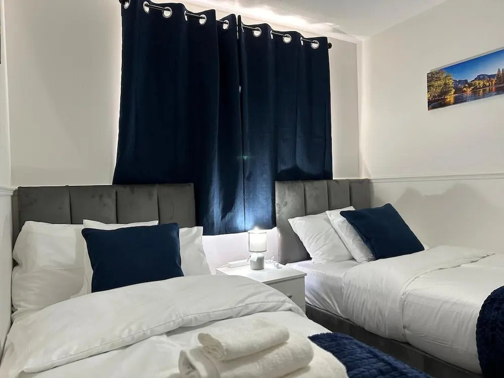 House Sleeps 7 - Contractors, Free Parking