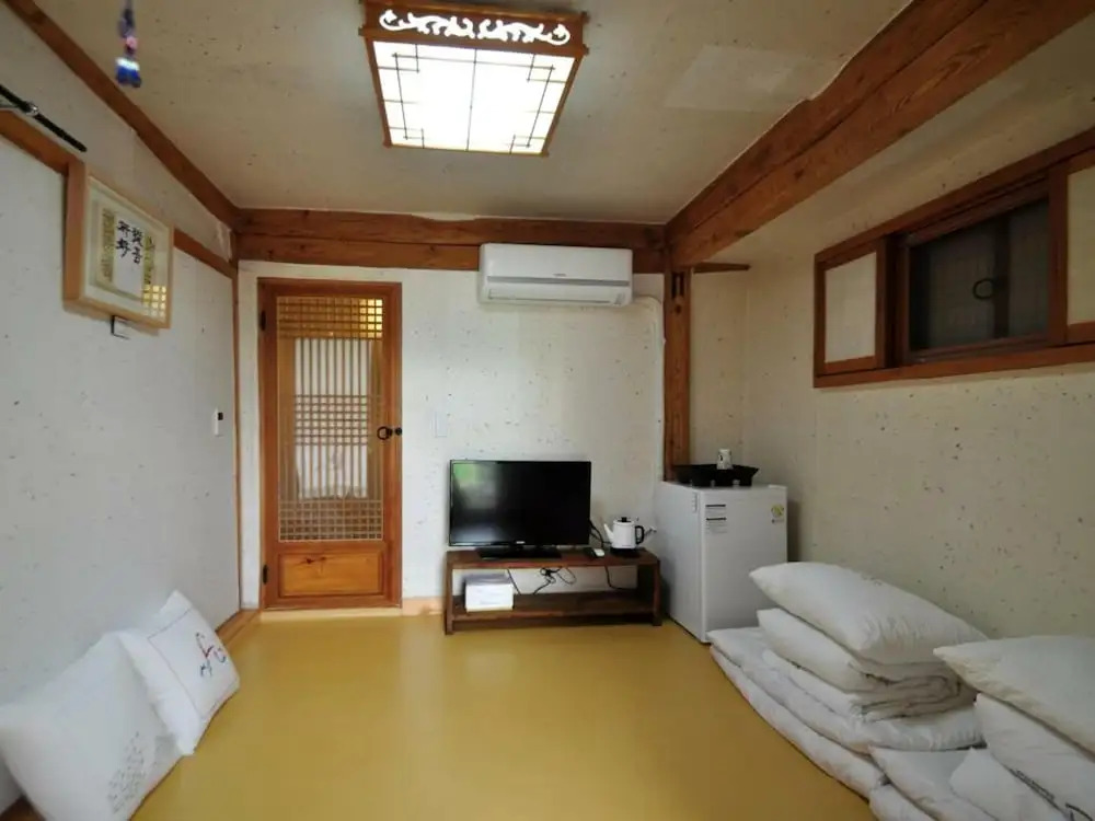 Gallery Jin Hanok Guesthouse
