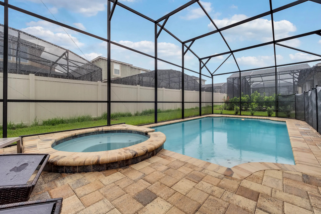9 Bedrooms 6 Bathrooms Solara 9028 Fk