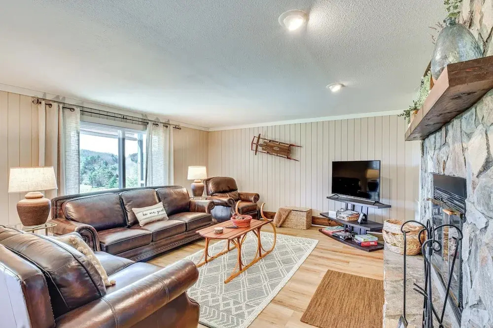 Newly Renovated Sky Valley Condo w/ Mtn Views