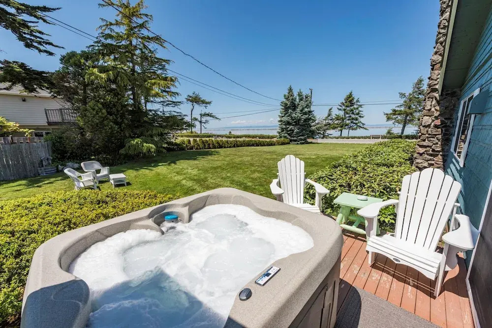 Juan de Fuca Waterfront Hotel & Cottages