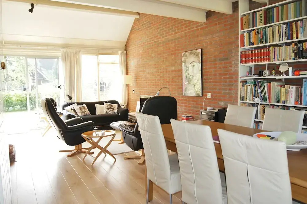 Cozy Holiday Home with Hot Tub in Lauwersoog by Lake