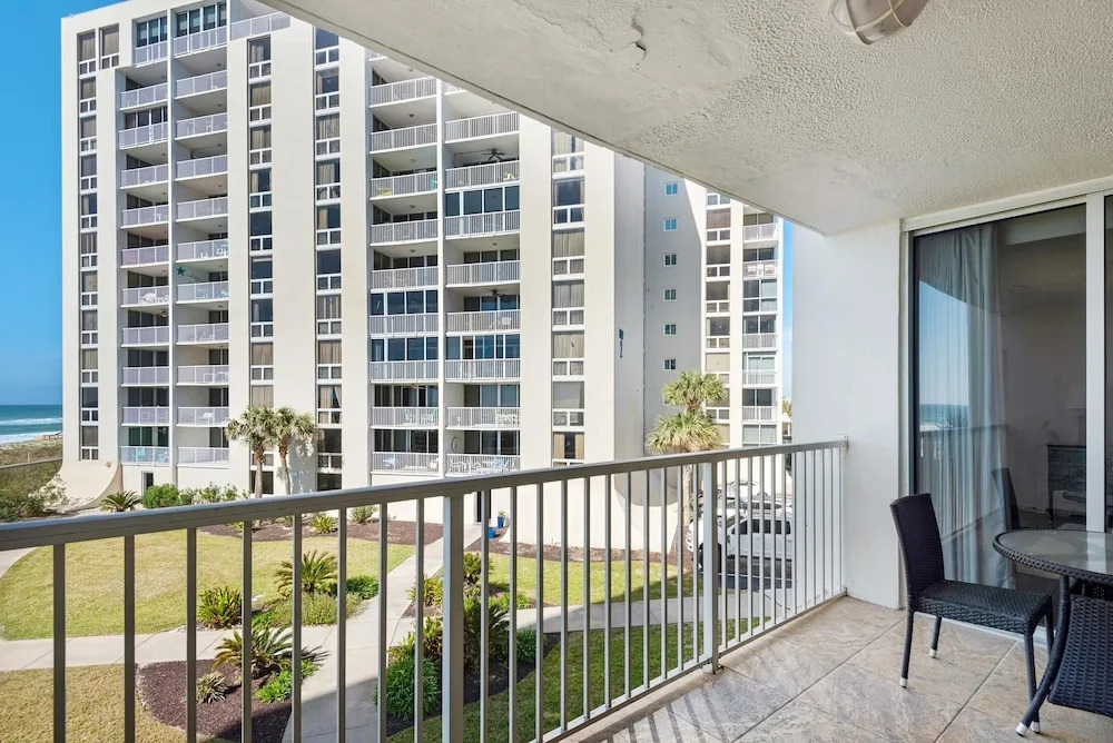 Shoreline Towers 1035
