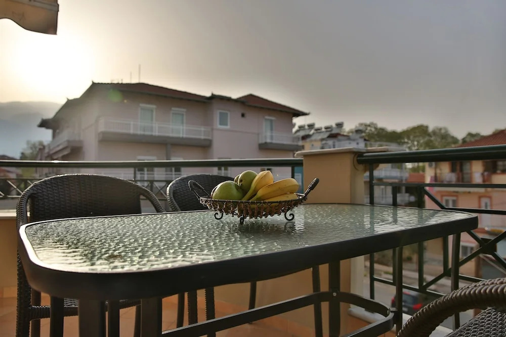 Irida Apartments