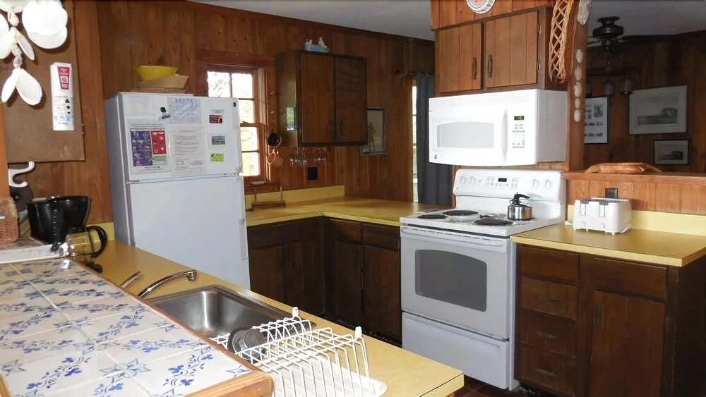 Wooden Shoe House - 2 Br Home