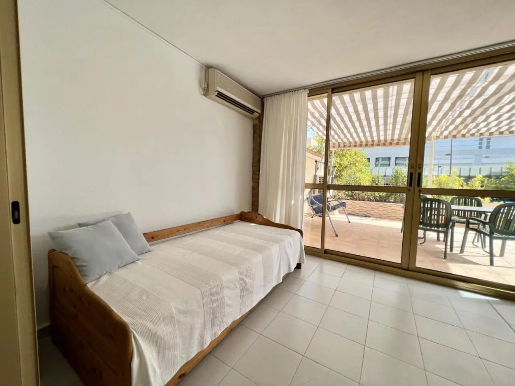 Two-Bedroom Apartament with terrace, pool in Alicante