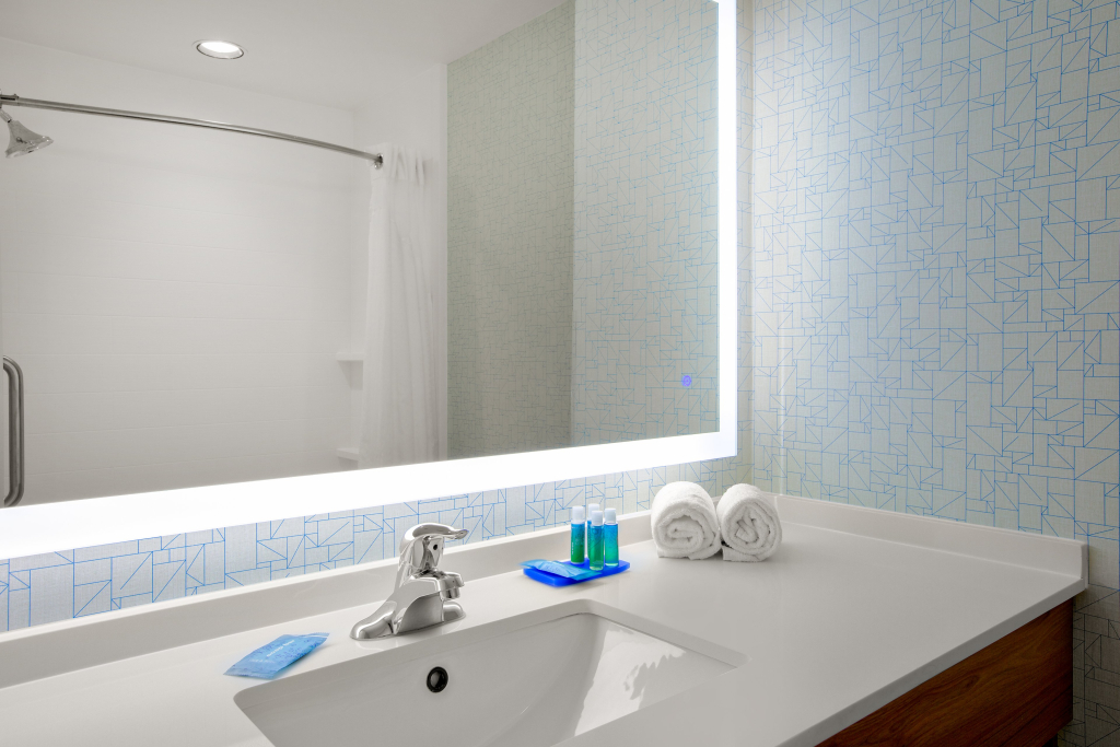 Holiday Inn Express Hotel & Suites Ontario by IHG