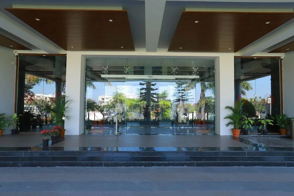 Grand Sarovar Portico