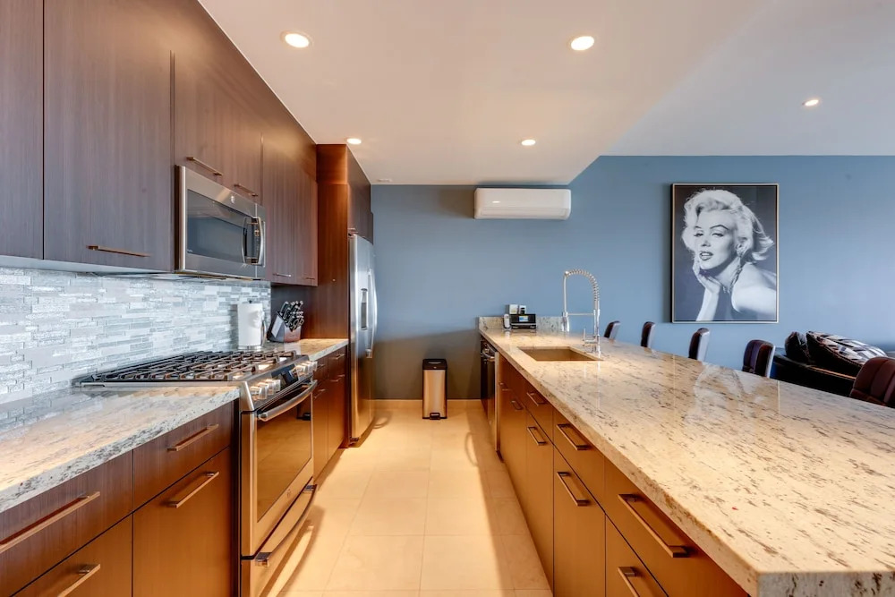 Luxe Mtn Top Retreat w/ Pool Access & Sea View