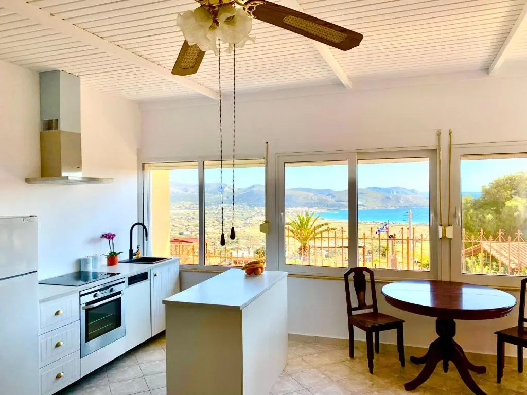 Sea view 4 bedrooms, 3 bathrooms Cottage
