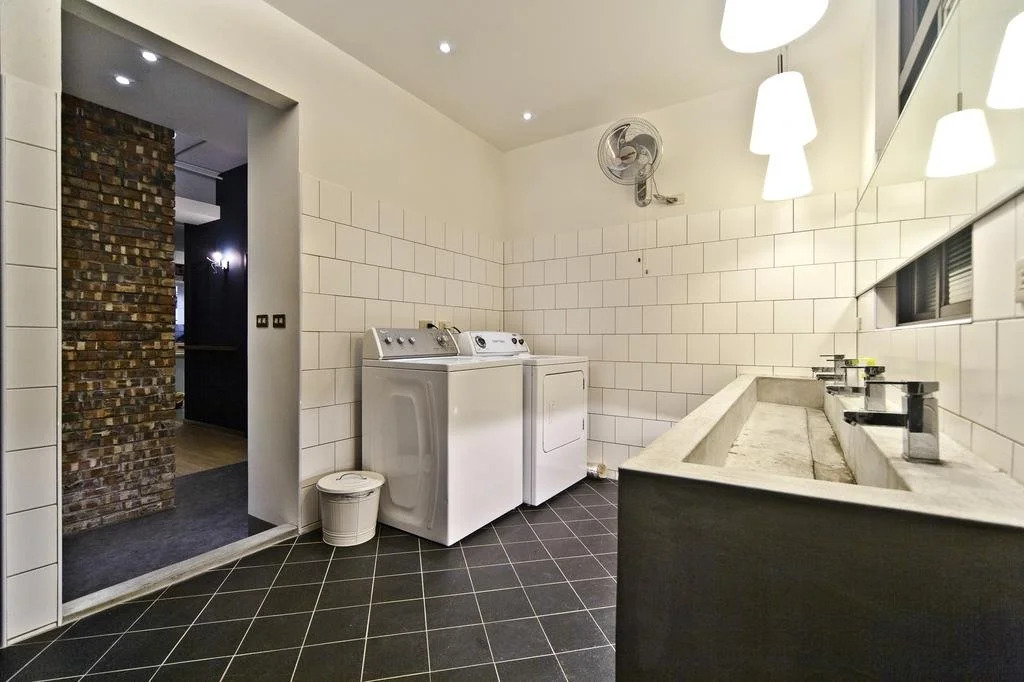 Comma Hostel