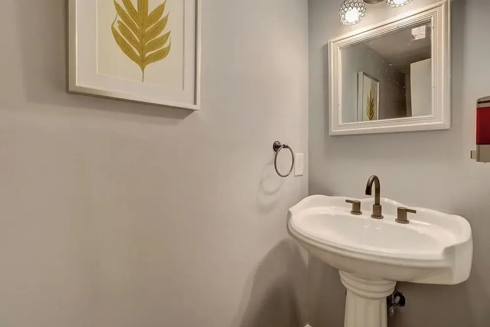 Renovated 2BR Hilton Head Home Walk to Shops
