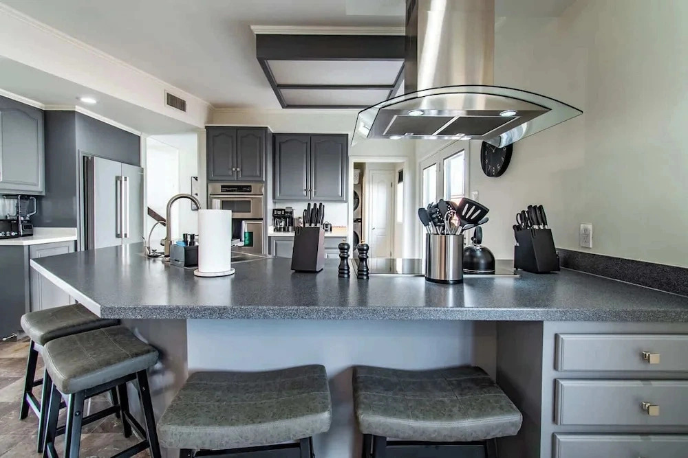 Coastal Paradise Beachfront House - Sleeps 26
