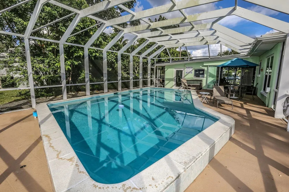 5670 Williams Dr. - M