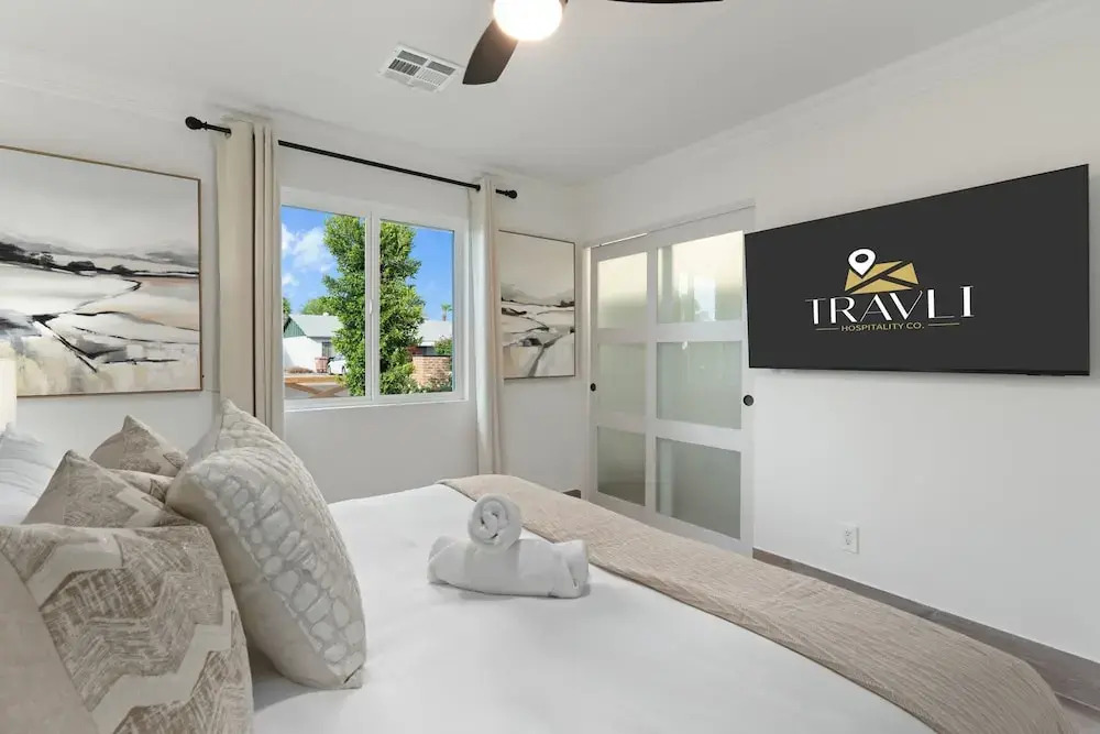 NEW The Hensley on Hubbell Designer Oasis w Pool