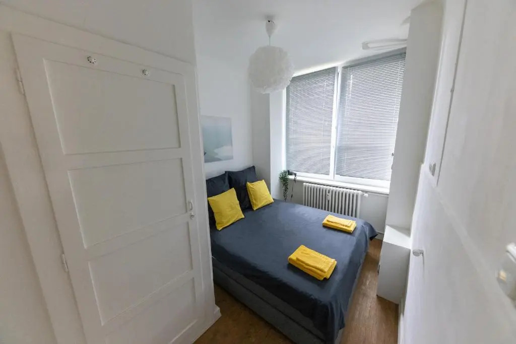 Spacious Apartment for 10 in great location