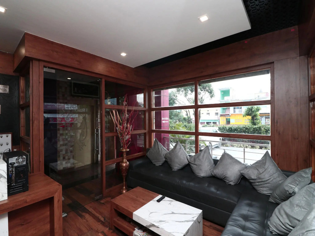 OYO 15794 Jatin Hotel