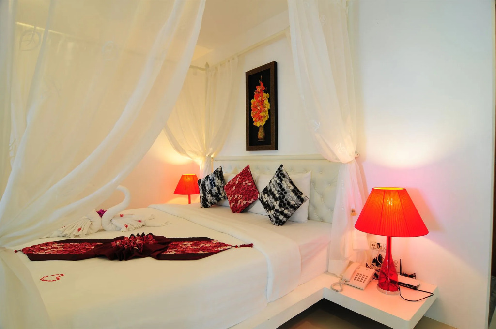 Grand Bleu Ocean View Pool Suite