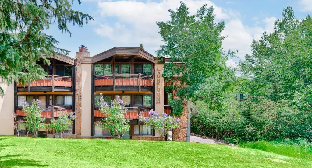 Laurelwood Condominiums Studio Premier Unit 207