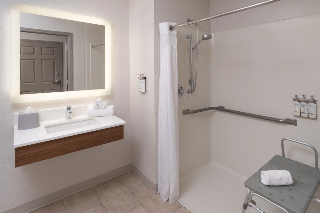 Holiday Inn Express & Suites Orlando International Airport by IHG