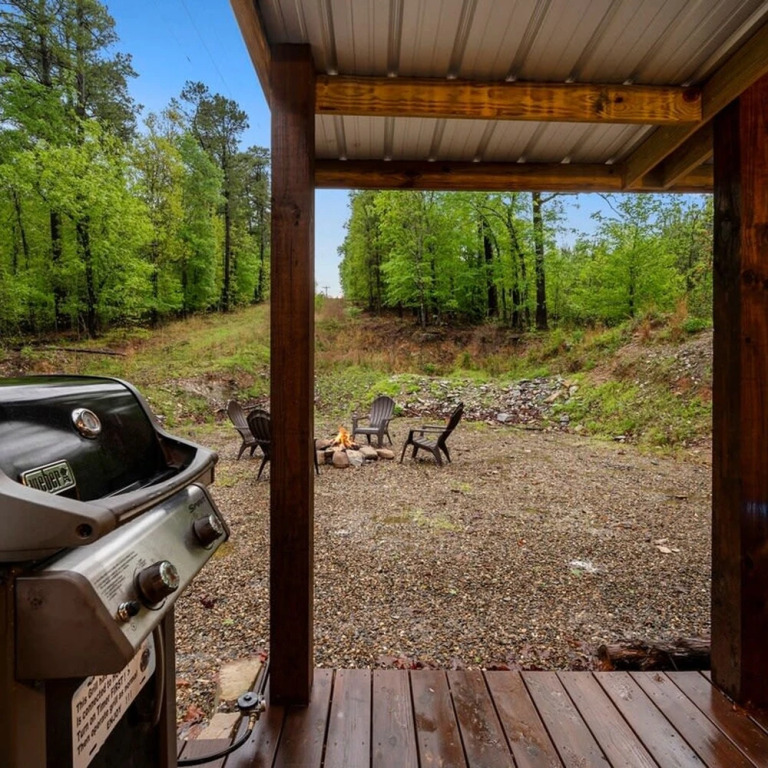 Modern Cabin in Broken Bow w Hot Tub Firepit