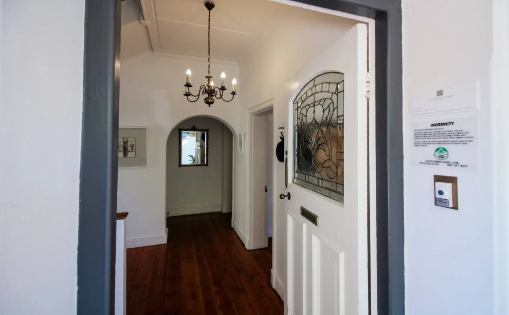 Whispering Oaks Guest House