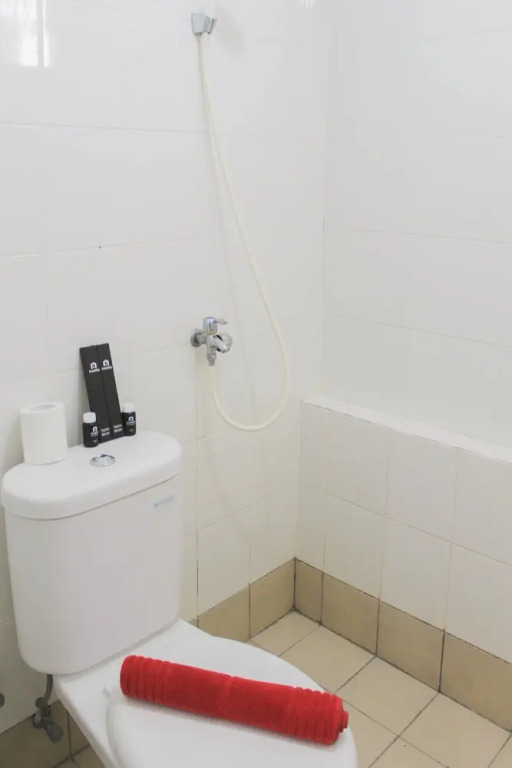 Beautiful and Comfy 1BR at Bassura City Apartment