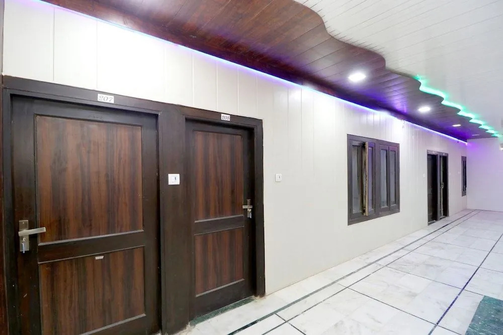 OYO 41743 Hotel Silver