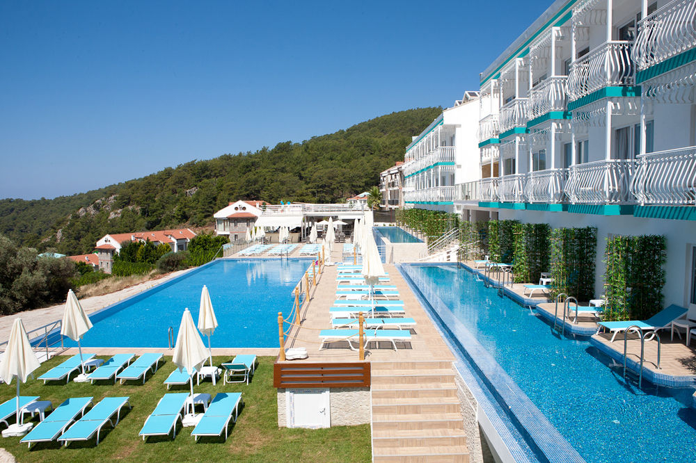 Tropical Deluxe Hotel