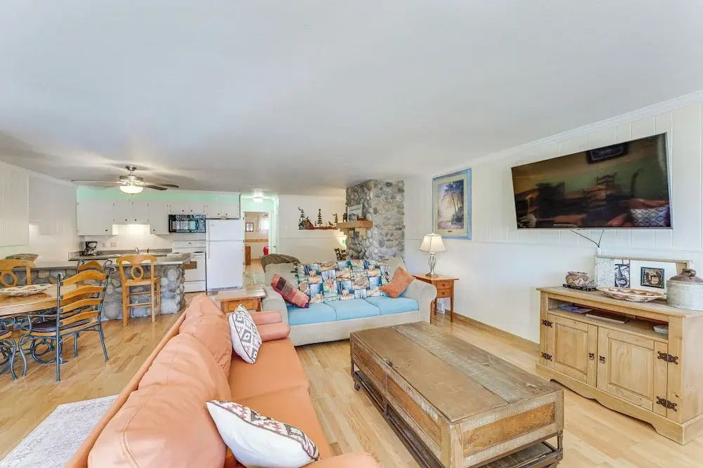 Main Street Red River Condo w/ Fireplace & Views!