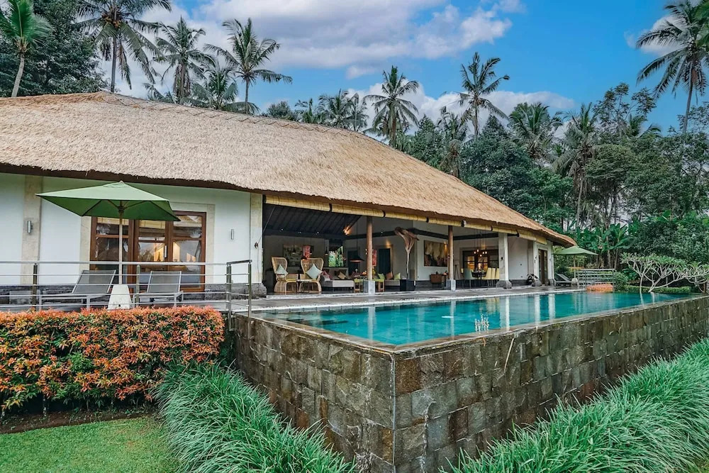 Villa Themma Jungle - Sumptuous 3BR Luxury Villa with Majestic Jungle View North of Ubud