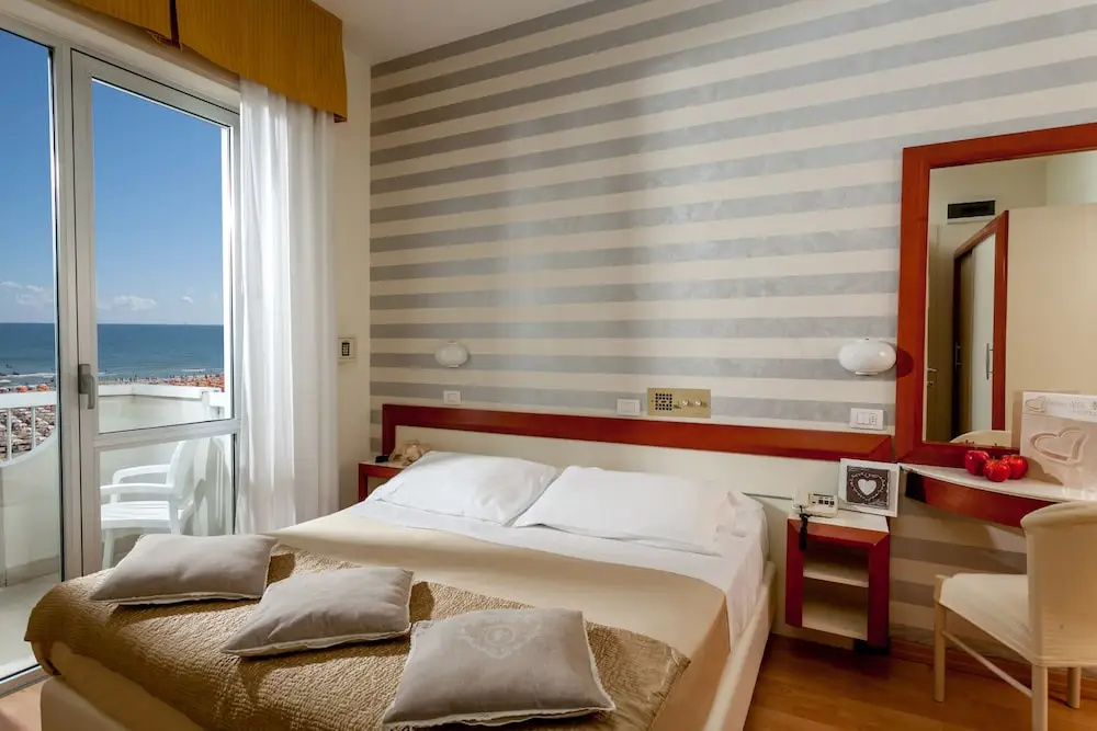 Hotel Aristeo Rimini fronte mare