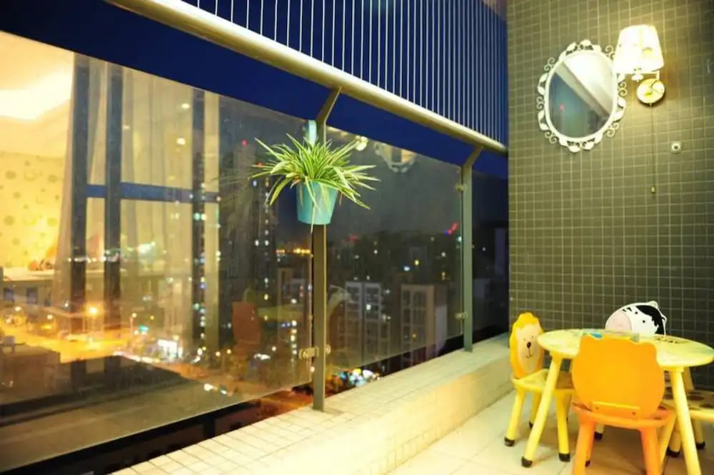 Chengdu Charm City Hotel