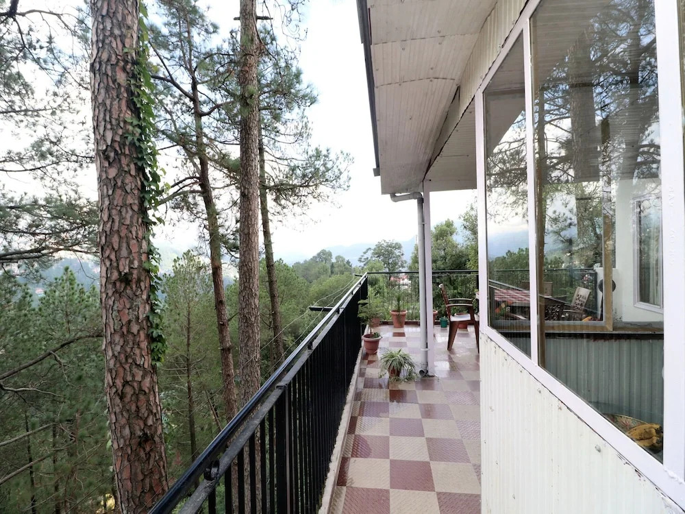 OYO 16558 HOME Cozy 2BHK Valley View ISBT Shimla