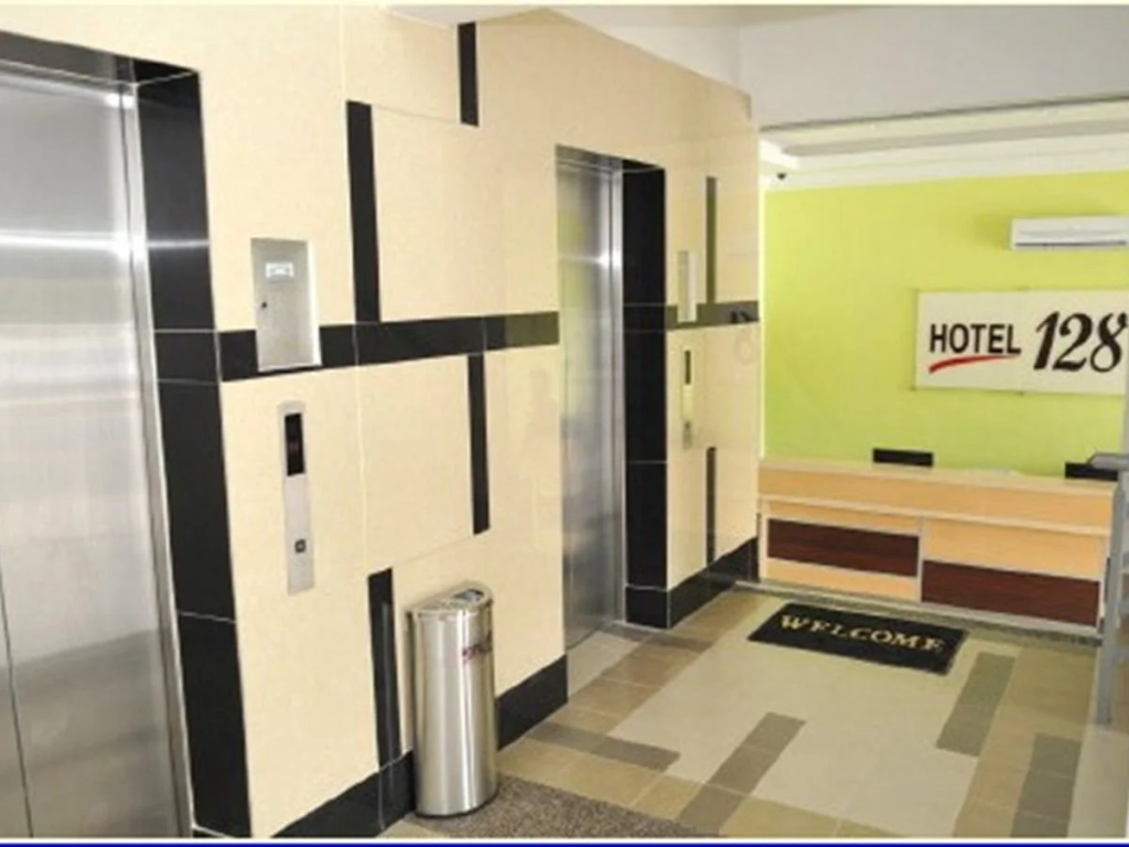 Hotel 128