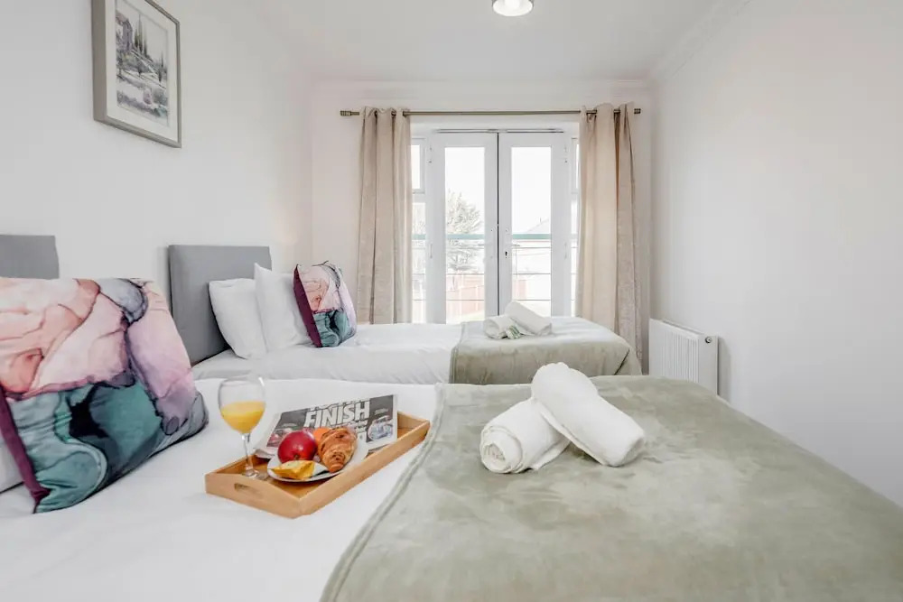 2br-sleeps4-parking-eastlondon