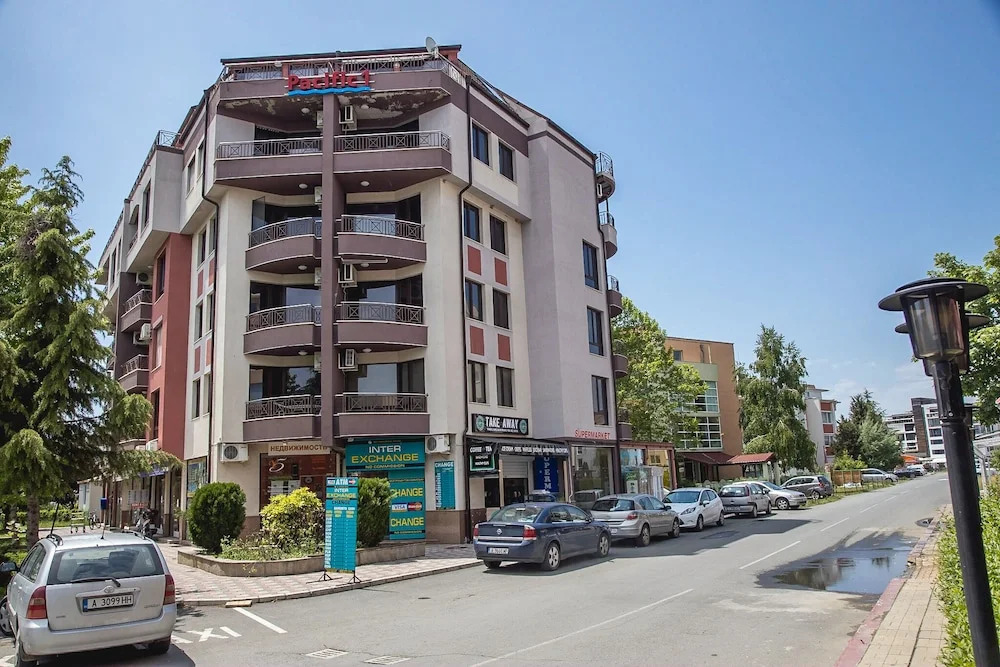 FM Premium 1-BDR Apartment with Terrace-Pacific