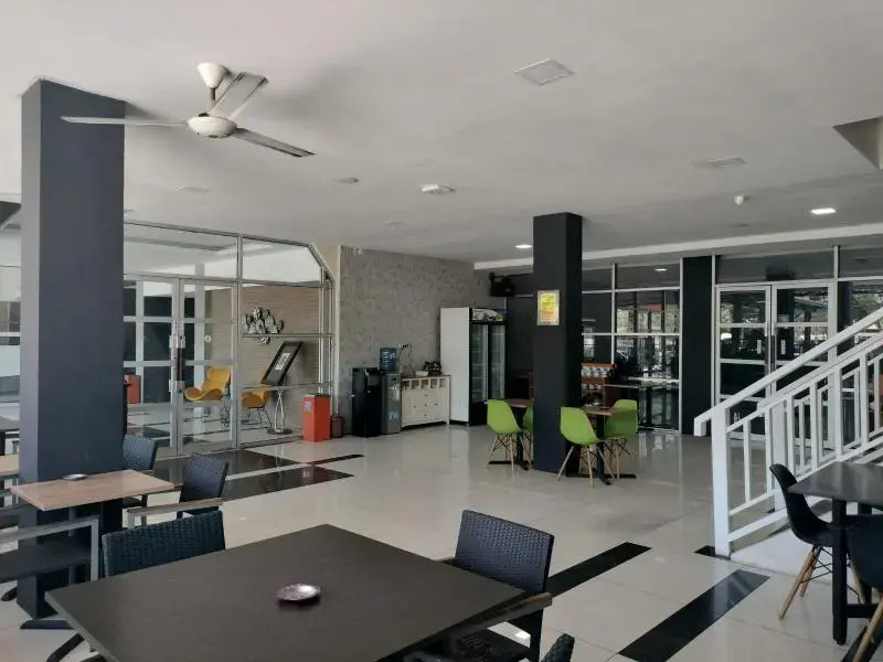City Hotel