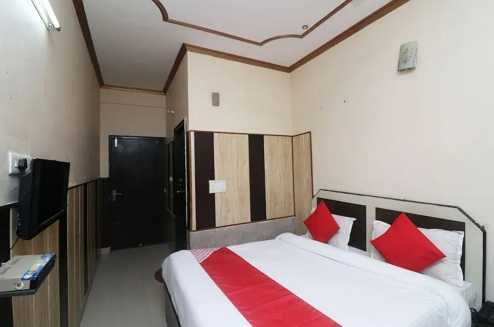 Hotel Taj Heaven By OYO Rooms