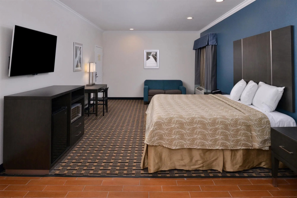 Regency Inn & Suites- NW Houston