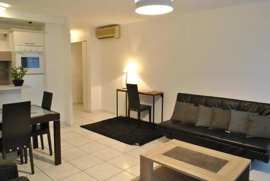 Centre Riviera 2P LHO5516