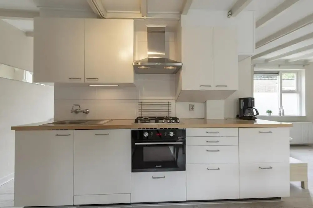 Lovely Bungalow on Green Park With Patio
