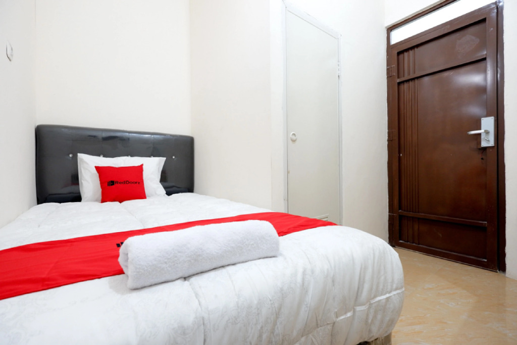RedDoorz near Akademi Kepolisian Semarang