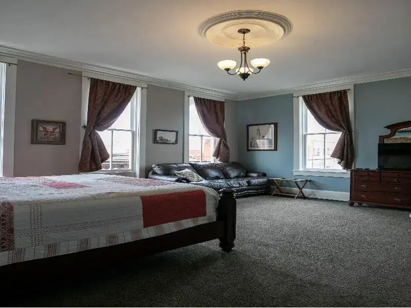 Nauvoo Temple House Hotel